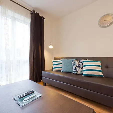 City Dooley Apartment