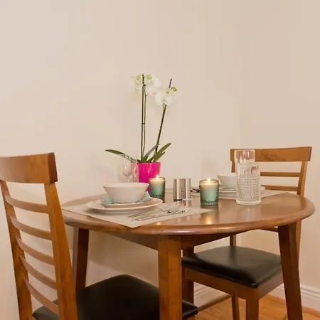 City Dooley Apartment