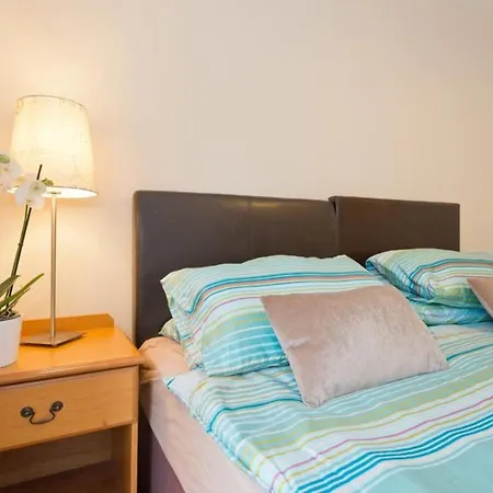 City Dooley Apartment
